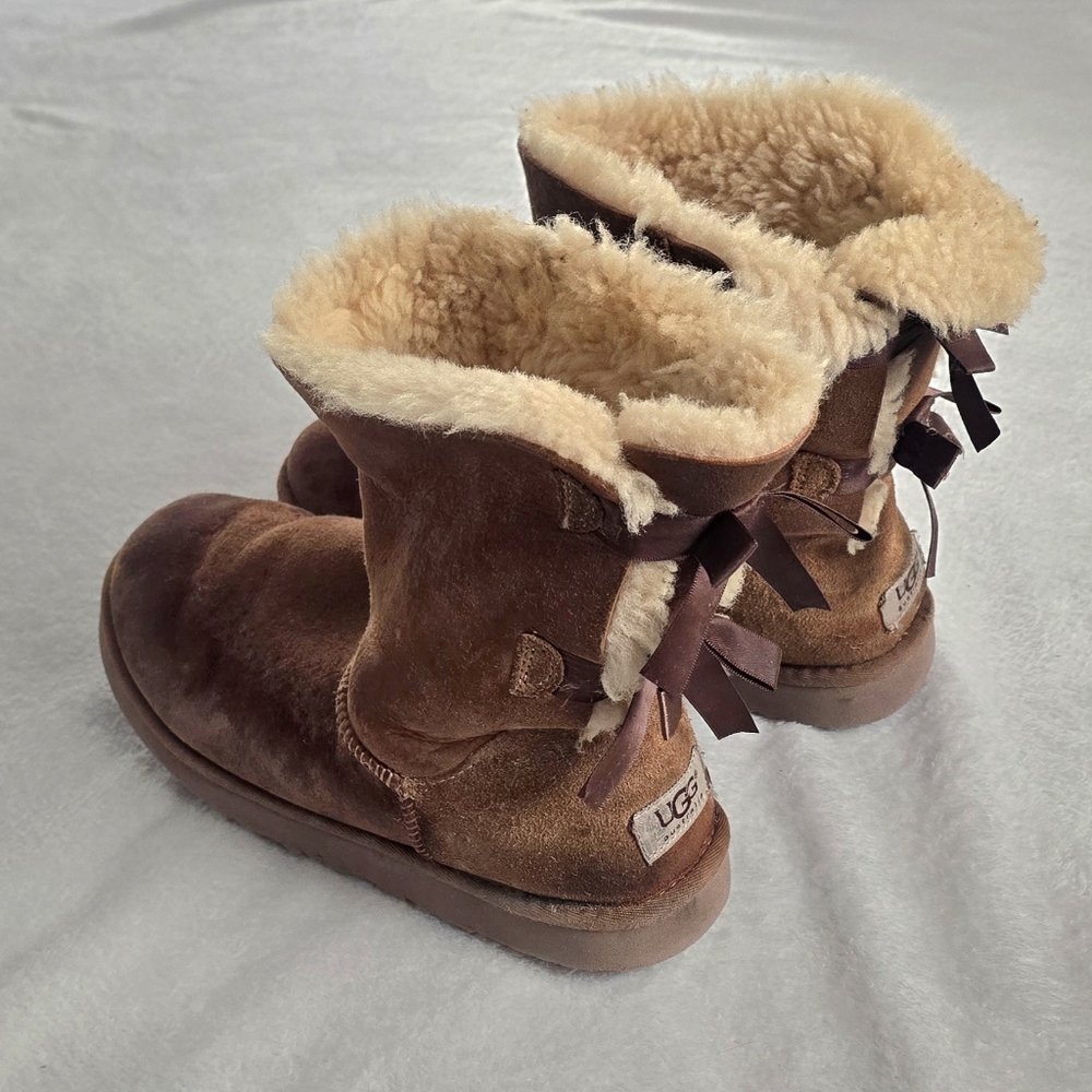 Women's UGG Boots Bailey Bow II Lined Winter Booties Brown Suede Flats Size 9 - Picture 8 of 8